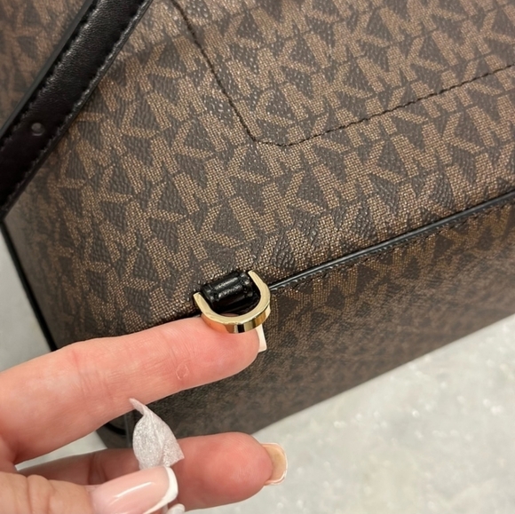 Michael Kors bucket bag convertible backpack - Picture 5 of 6